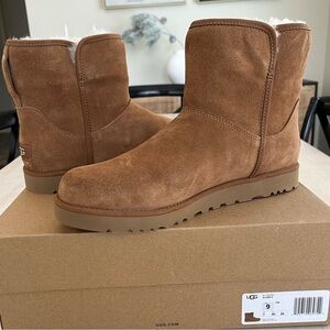 UGG Cory II bootie